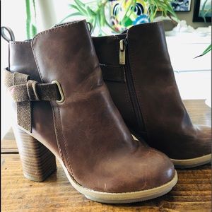 Brown bootie, fall ready🍁